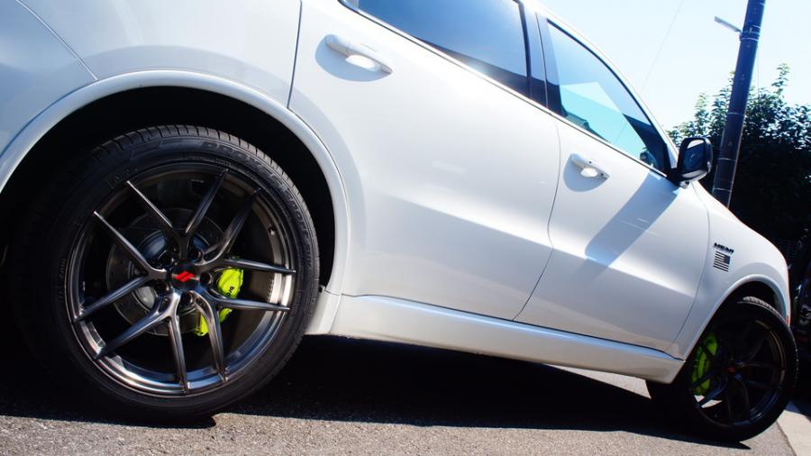 キャリパー塗装施工事例：ダッジデュランゴ　キャリパー塗装COLOR:#1116 Acid green　ブレンボブレーキ移植前後 IMG14_2187_xXDzgC_sub9.jpg