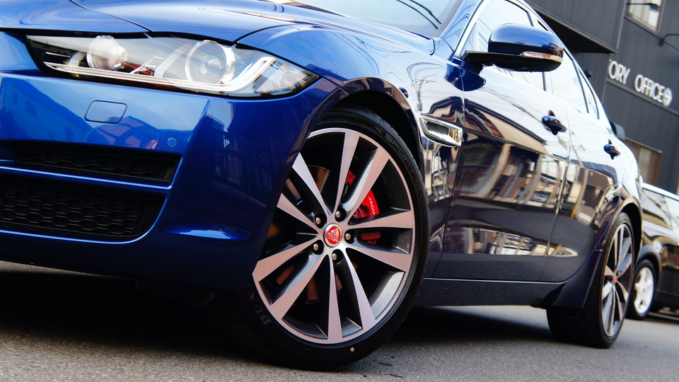 キャリパー塗装施工事例：ジャガーXE純正キャリパー塗装　COLOR:#001 Italian losso solid＆D-DASHブレーキパット装着 IMG18_1234_b8kj6F_sub6.jpg