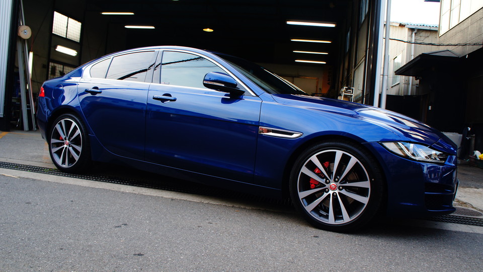 キャリパー塗装施工事例：ジャガーXE純正キャリパー塗装　COLOR:#001 Italian losso solid＆D-DASHブレーキパット装着 IMG18_1234_b8kj6F_sub7.jpg