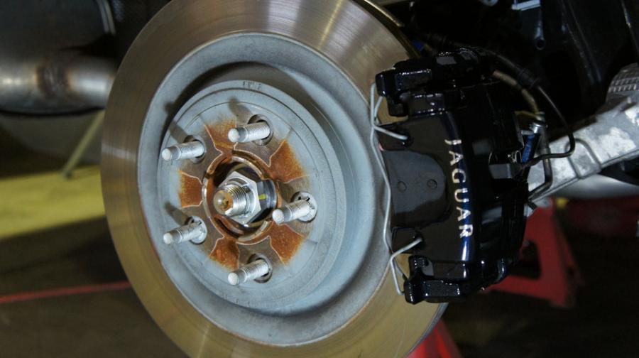 キャリパー塗装施工事例：ジャガーXJ純正キャリパー塗装　COLOR：#005 Deep coal black IMG18_1335_t6xK6D_sub2.jpg