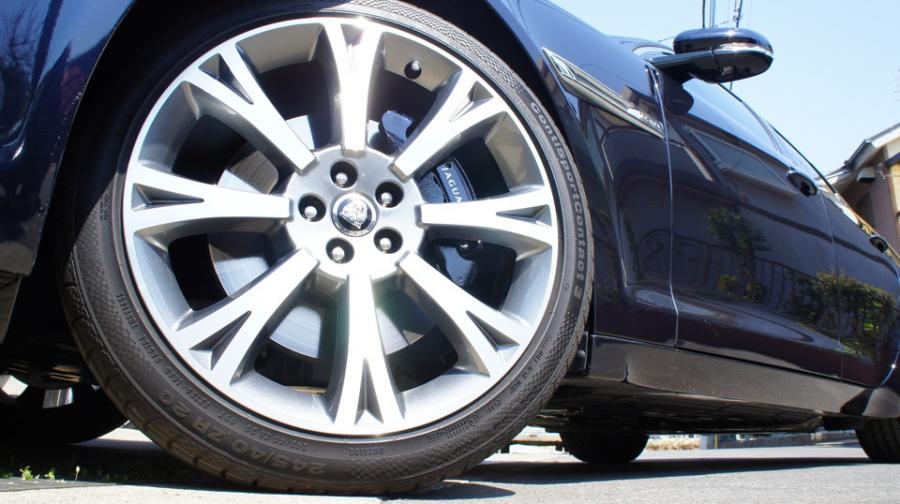 キャリパー塗装施工事例：ジャガーXJ純正キャリパー塗装　COLOR：#005 Deep coal black IMG18_1335_t6xK6D_sub5.jpg