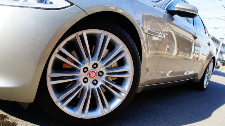 キャリパー塗装施工事例：ジャガーXJ　キャリパー塗装　COLOR:#008 Flash champagne gold IMG18_1381_dR9YX4_sub3.jpg