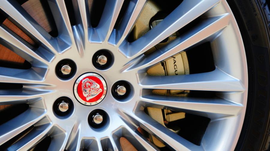 キャリパー塗装施工事例：ジャガーXJ　キャリパー塗装　COLOR:#008 Flash champagne gold IMG18_1381_dR9YX4_sub4.jpg