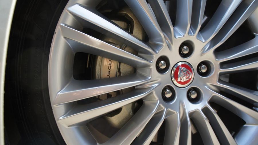 キャリパー塗装施工事例：ジャガーXJ　キャリパー塗装　COLOR:#008 Flash champagne gold IMG18_1381_dR9YX4_sub5.jpg