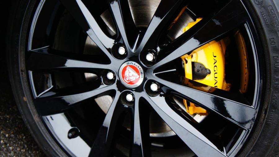 キャリパー塗装施工事例：ジャガーXE　キャリパー塗装　COLOR:#002 giallo modena IMG18_1483_RwwDmU_sub4.jpg