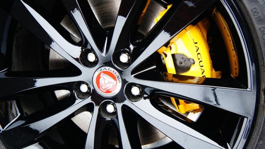 キャリパー塗装施工事例：ジャガーXE　キャリパー塗装　COLOR:#002 giallo modena IMG18_1483_RwwDmU_sub5.jpg