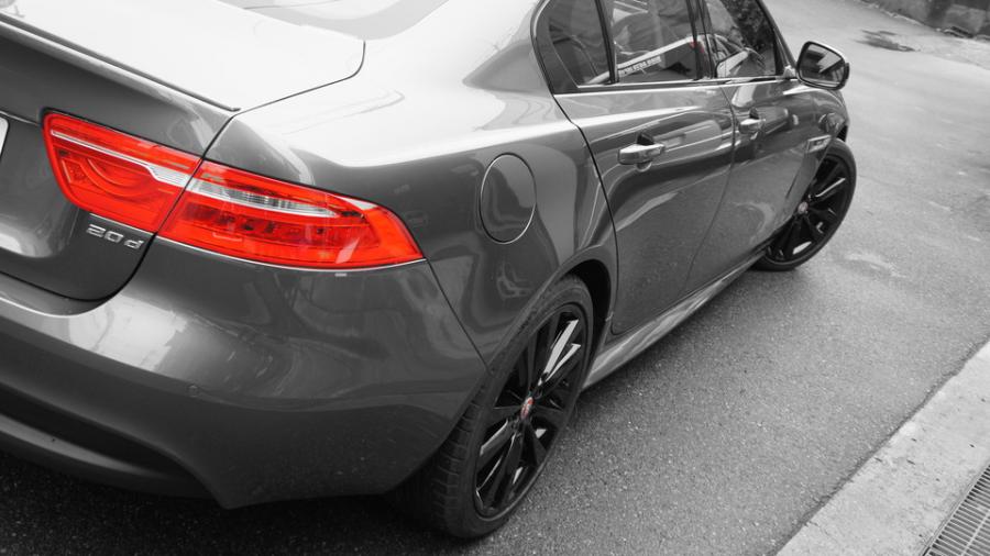 キャリパー塗装施工事例：ジャガーXE　キャリパー塗装　COLOR:#002 giallo modena IMG18_1483_RwwDmU_sub9.jpg