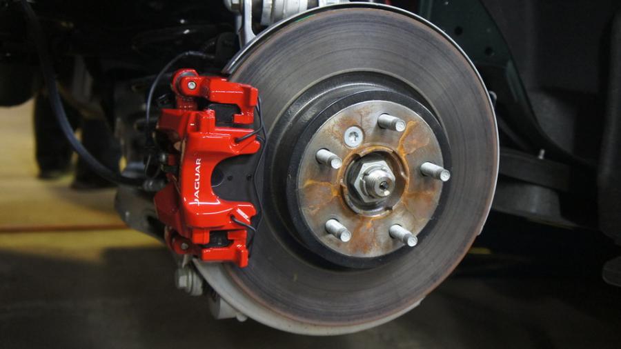 キャリパー塗装施工事例：ジャガーXE　キャリパー塗装　COLOR:#001 Italian losso solid IMG18_1538_hon97b_sub2.jpg