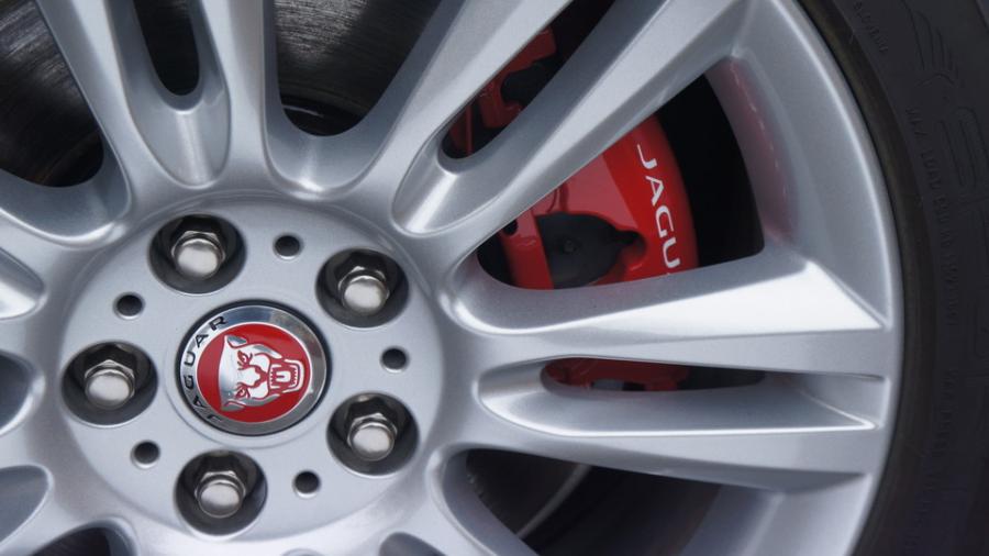 キャリパー塗装施工事例：ジャガーXE　キャリパー塗装　COLOR:#001 Italian losso solid IMG18_1538_hon97b_sub4.jpg