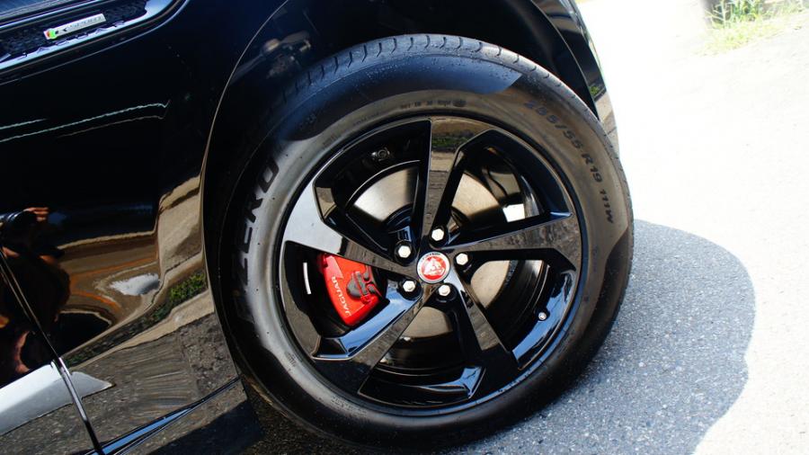 キャリパー塗装施工事例：ジャガーF-PACE　キャリパー塗装　COLOR:#001 Italian losso solid IMG18_1756_bjAFg2_sub4.jpg