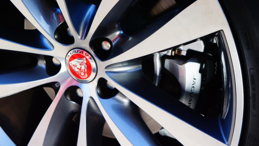 キャリパー塗装施工事例：ジャガーXJ　キャリパー塗装COLOR:#052 Premium platinum silver IMG18_2109_DYtL3L_sub6.jpg