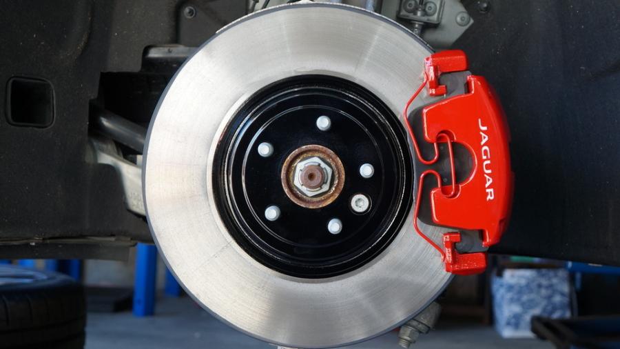 キャリパー塗装施工事例：ジャガーI-PACE　キャリパー塗装ローター塗装COLOR:#001 Italian losso solid＆#005 Deep coal black IMG18_2220_pJzvdR_sub1.jpg