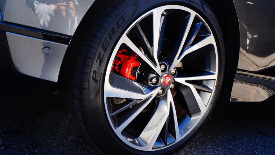 キャリパー塗装施工事例：ジャガーI-PACE　キャリパー塗装ローター塗装COLOR:#001 Italian losso solid＆#005 Deep coal black IMG18_2220_pJzvdR_sub8.jpg