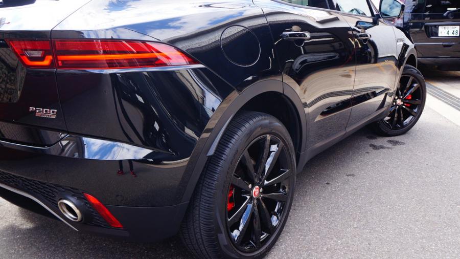 キャリパー塗装施工事例：ジャガーEペイス　キャリパー塗装COLOR:#001 Italian losso solid IMG18_2282_kZX3Mp_sub8.jpg