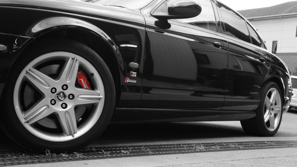 キャリパー塗装施工事例：ジャガーSタイプ純正キャリパー塗装＆ローター塗装　キャリパーカラー：#001 Italian losso solid、ローターカラー：マットブラック IMG18_720_nJrUp9_sub3.jpg