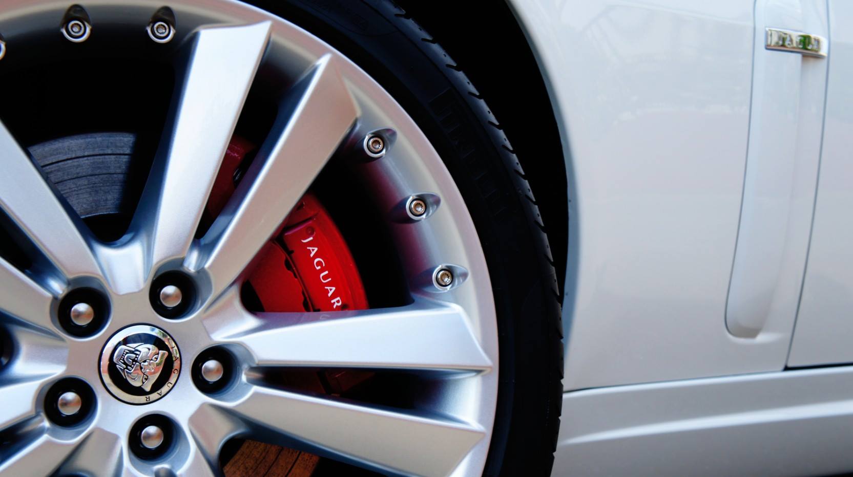 キャリパー塗装施工事例：JAGUAR XKキャリパー塗装COLOR：#001 Italian losso solid IMG18_865_z0OYCW_sub2.jpg