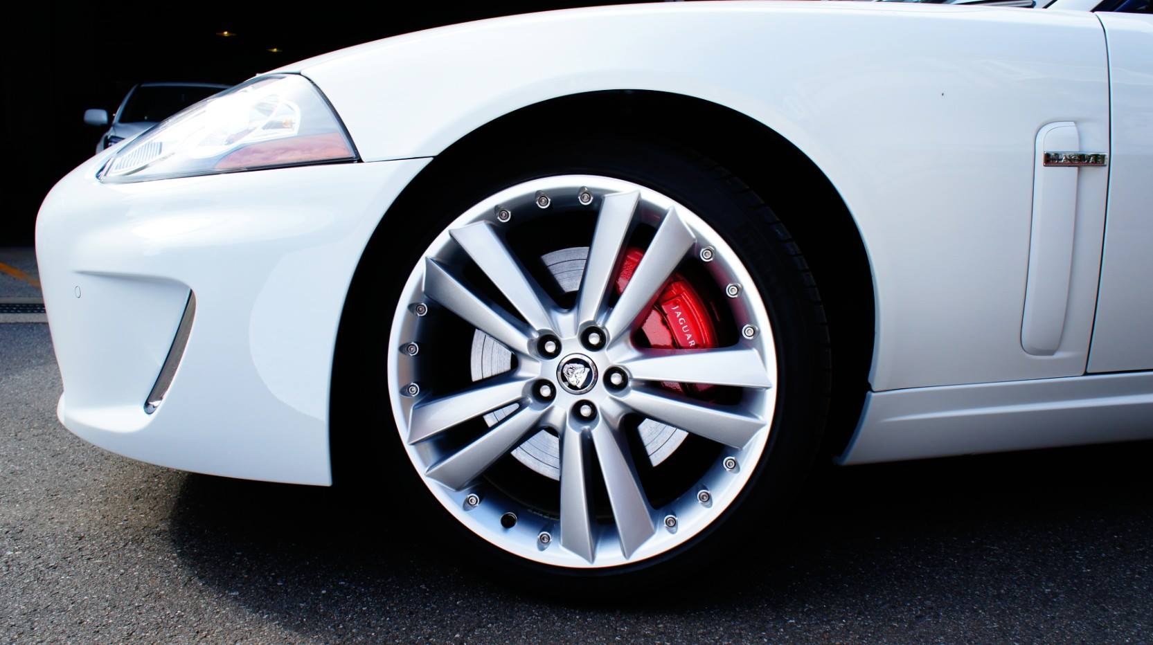 キャリパー塗装施工事例：JAGUAR XKキャリパー塗装COLOR：#001 Italian losso solid IMG18_865_z0OYCW_sub3.jpg