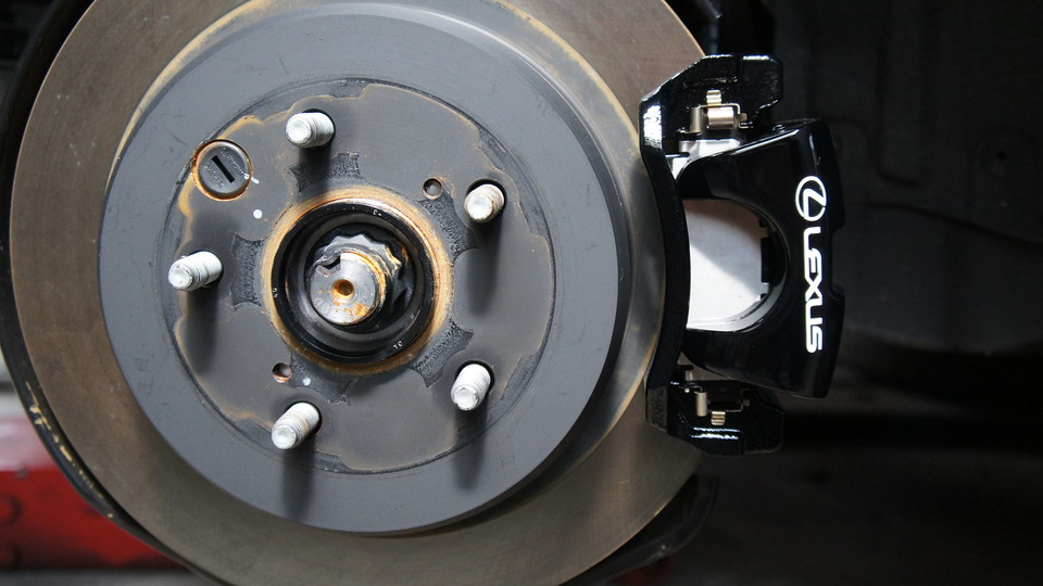 キャリパー塗装施工事例：レクサスＲＣ300ｈ純正キャリパー塗装　ＣＯＬＯＲ：#005 deep coal black IMG20_1035_4YbGSP_sub1.jpg