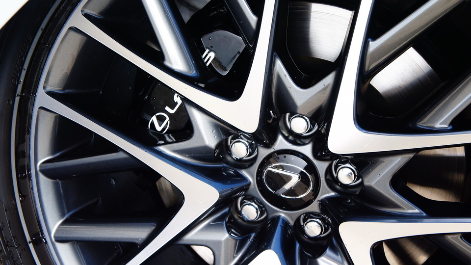 キャリパー塗装施工事例：レクサスＲＣ300ｈ純正キャリパー塗装　ＣＯＬＯＲ：#005 deep coal black IMG20_1035_4YbGSP_sub5.jpg