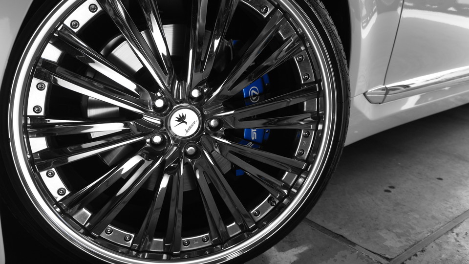 キャリパー塗装施工事例：レクサスLS純正キャリパー塗装　COLOR：#060 royal ocean blue IMG20_1091_WSkkK2_sub7.jpg