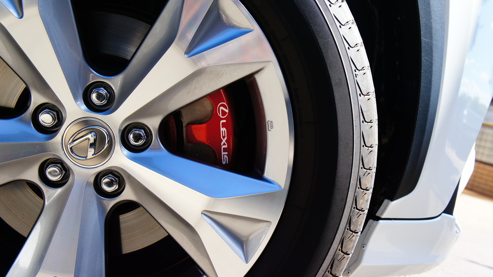 キャリパー塗装施工事例：レクサスＮＸ200ｔ純正キャリパー塗装　ＣＯＬＯＲ：#001 Italian losso solid IMG20_1153_vmI3FJ_sub2.jpg