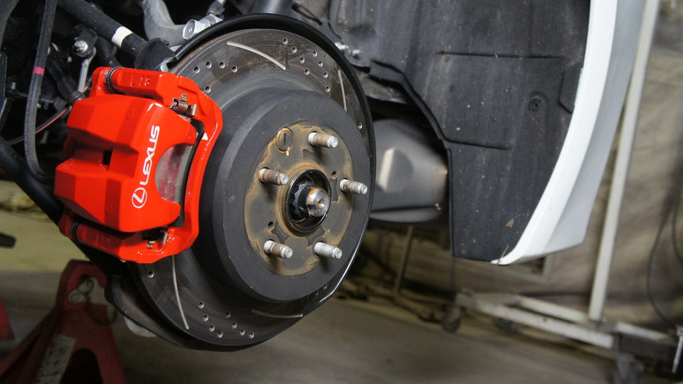 キャリパー塗装施工事例：レクサスＲＣ350純正キャリパー塗装　ＣＯＬＯＲ：#001 Italian losso solid＆ローター加工Ｔｙｐｅ：Ｃ6Ｓ8Ｄ IMG20_1189_JL2iyb_sub1.jpg