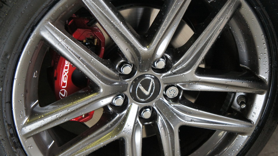 キャリパー塗装施工事例：レクサスIS300ｈ純正キャリパー塗装　COLOR:#010 premiun rouge candy red IMG20_1223_6QtG3a_sub4.jpg