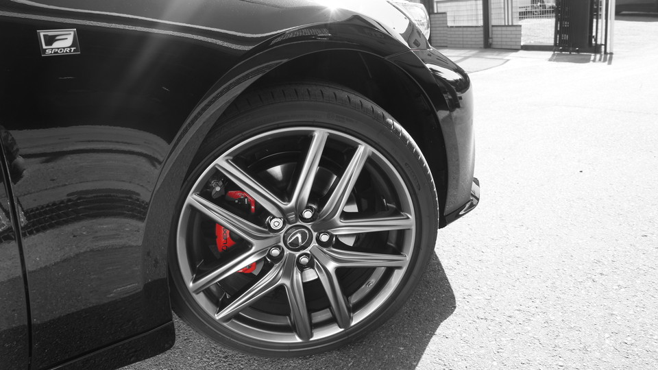 キャリパー塗装施工事例：レクサスIS300ｈ純正キャリパー塗装　COLOR:#001 Italian losso solid IMG20_1233_XSHWRz_sub5.jpg