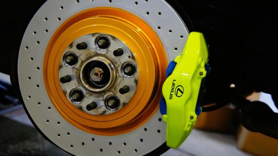 キャリパー塗装施工事例：レクサスＩＳ－Ｆ純正キャリパー塗装　ＣＯＬＯＲ：#1116 Acid green　ローター塗装　ＣＯＬＯＲ：#003 Tokyo midnight gold IMG20_1312_LJgPmo_sub1.jpg