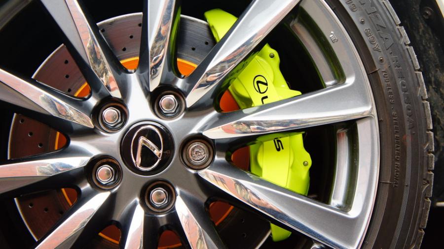 キャリパー塗装施工事例：レクサスＩＳ－Ｆ純正キャリパー塗装　ＣＯＬＯＲ：#1116 Acid green　ローター塗装　ＣＯＬＯＲ：#003 Tokyo midnight gold IMG20_1312_LJgPmo_sub5.jpg