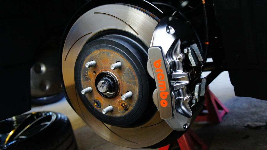 キャリパー塗装施工事例：レクサスRC-F純正キャリパー塗装　COLOR:#055 Super shining silver metal finish IMG20_1316_RXHLo5_sub2.jpg