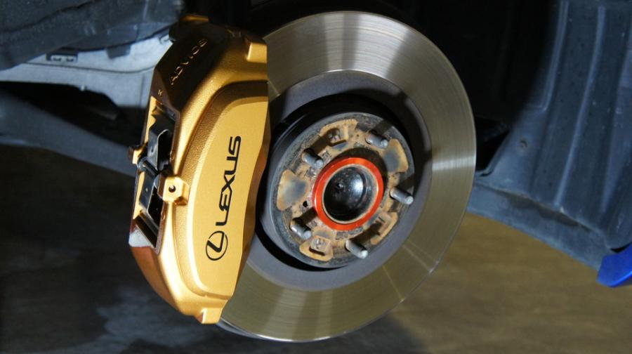 キャリパー塗装施工事例：レクサスIS350　キャリパー塗装　COLOR:#003 Tokyo midnight gold IMG20_1387_5xwOCx_sub1.jpg