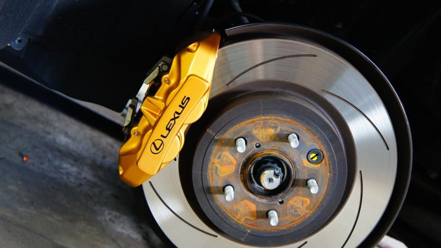 キャリパー塗装施工事例：レクサスRC-F　キャリパー塗装　COLOR：#003 Tokyo midnight gold IMG20_1416_V7ALOD_sub2.jpg