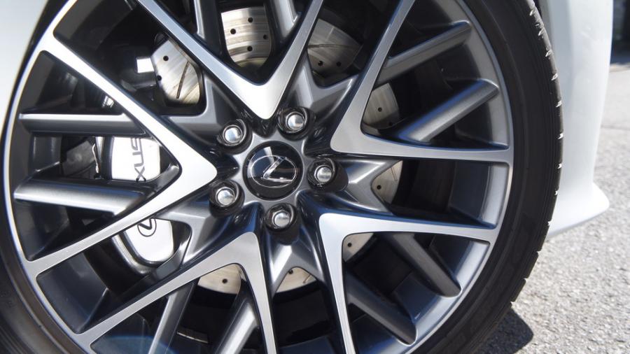 キャリパー塗装施工事例：レクサスRC300h　キャリパー塗装＆ローター塗装　COLOR:#055 Super shining silver metal finish＆#008 Flash champagne gold　ローター加工Type:C6S8D IMG20_1476_a4roE1_sub4.jpg