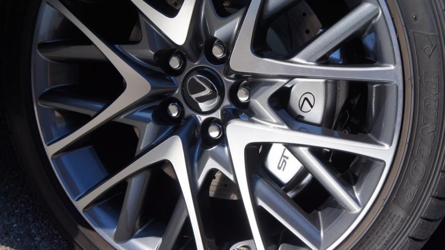 キャリパー塗装施工事例：レクサスRC300h　キャリパー塗装＆ローター塗装　COLOR:#055 Super shining silver metal finish＆#008 Flash champagne gold　ローター加工Type:C6S8D IMG20_1476_a4roE1_sub5.jpg