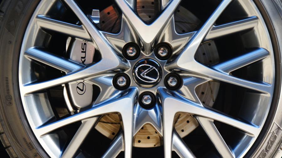 キャリパー塗装施工事例：レクサスRC300h　キャリパー塗装＆ローター塗装　COLOR:#055 Super shining silver metal finish＆#008 Flash champagne gold　ローター加工Type:C6S8D IMG20_1476_a4roE1_sub8.jpg