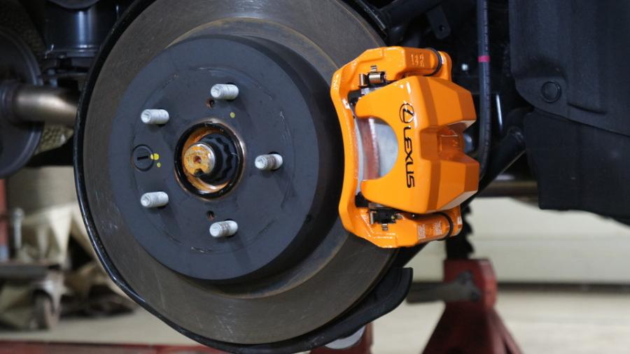 キャリパー塗装施工事例：レクサスGS300h　キャリパー塗装　COLOR:#098 honey of pearl orange（ﾊﾟｰﾙ抜き） IMG20_1616_vKHWNh_sub2.jpg