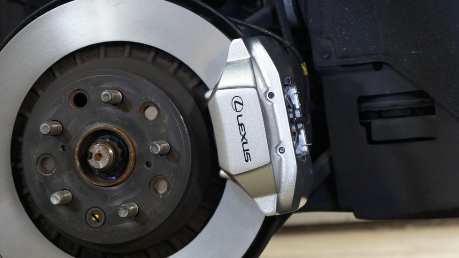 キャリパー塗装施工事例：レクサスLS460Fスポーツ　キャリパー塗装　COLOR:#006 Diamonddust silver　TOMSパフォーマンスブレーキパット前後装着、ローター研磨 IMG20_1618_gFwl56_sub1.jpg