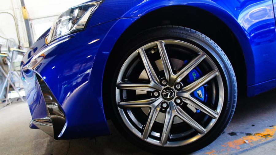 キャリパー塗装施工事例：レクサスIS200t　キャリパー塗装　COLOR:#1115 Deep marine blue IMG20_1668_rmkAyo_sub2.jpg