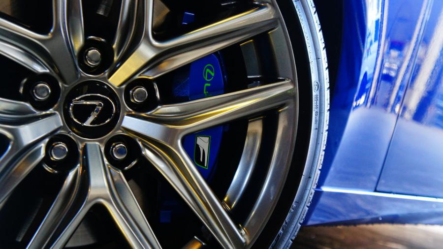 キャリパー塗装施工事例：レクサスIS200t　キャリパー塗装　COLOR:#1115 Deep marine blue IMG20_1668_rmkAyo_sub3.jpg