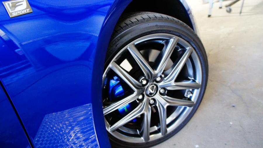 キャリパー塗装施工事例：レクサスIS200t　キャリパー塗装　COLOR:#1115 Deep marine blue IMG20_1668_rmkAyo_sub4.jpg