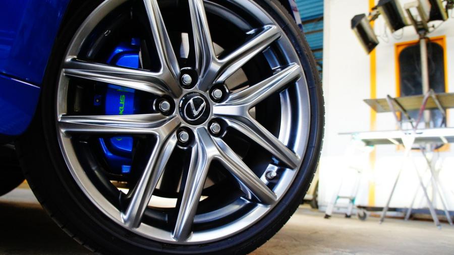 キャリパー塗装施工事例：レクサスIS200t　キャリパー塗装　COLOR:#1115 Deep marine blue IMG20_1668_rmkAyo_sub5.jpg