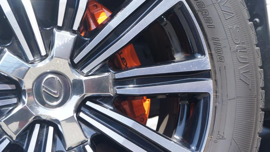 キャリパー塗装施工事例：レクサスLX570　キャリパー塗装　COLOR:#1110 Valencia premium orange IMG20_1715_2SxQce_sub4.jpg