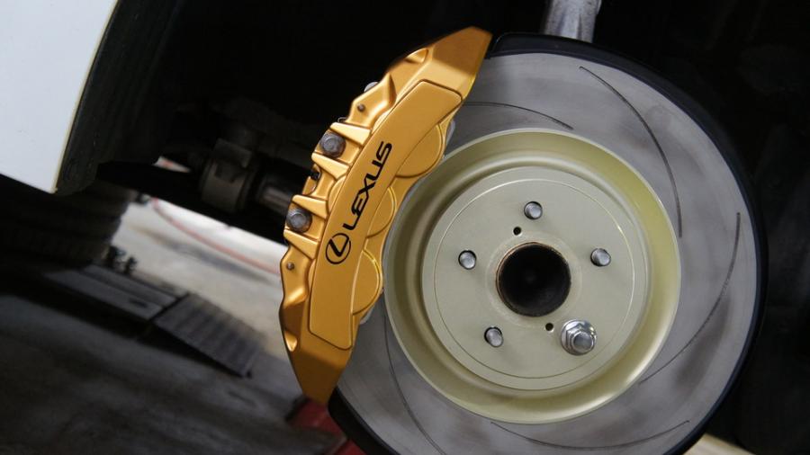 レクサスRC-F　キャリパー塗装　COLOR:#003 Tokyo midnight gold　ローター塗装　COLOR:#008 Flash champagne gold