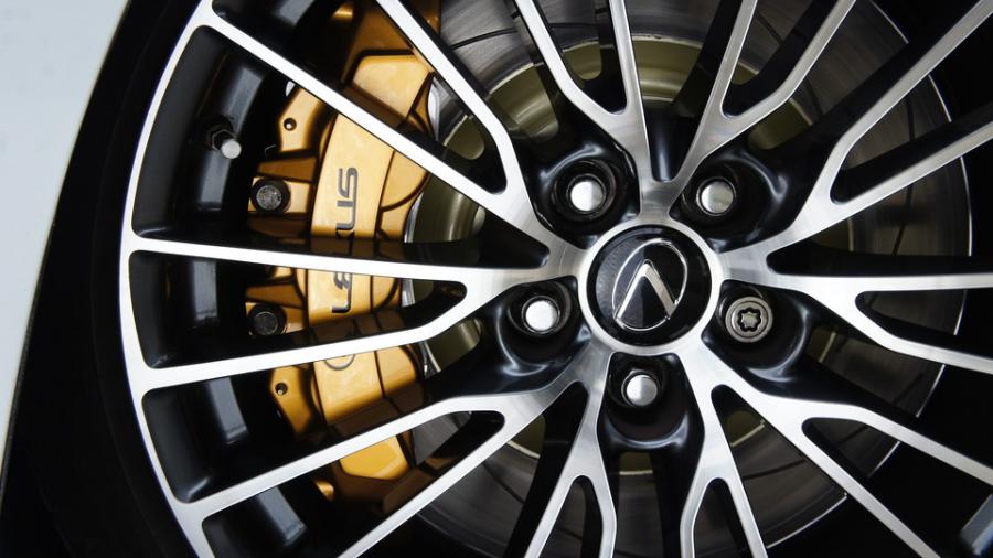 キャリパー塗装施工事例：レクサスRC-F　キャリパー塗装　COLOR:#003 Tokyo midnight gold　ローター塗装　COLOR:#008 Flash champagne gold IMG20_1724_CjF0t3_sub5.jpg