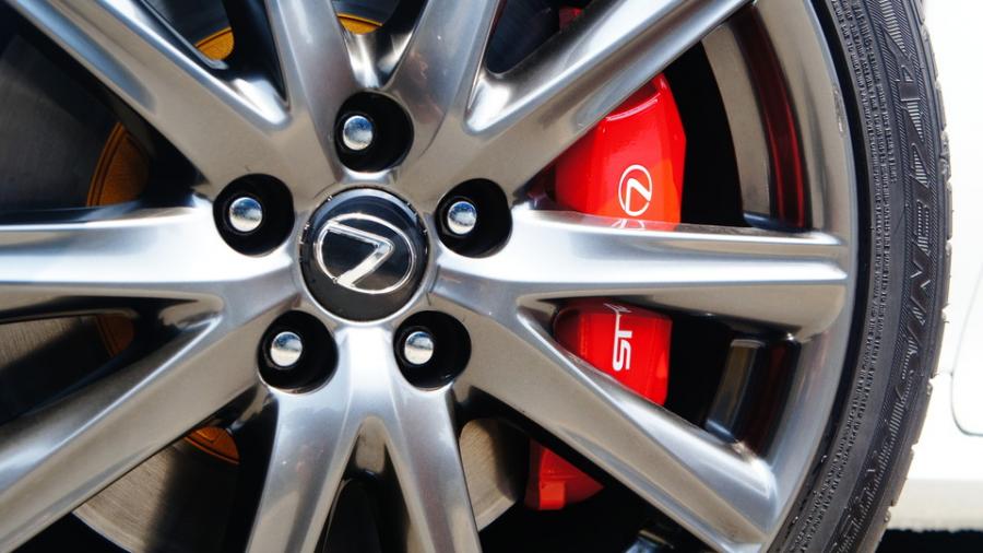 キャリパー塗装施工事例：レクサスGS350Fスポーツ　キャリパー塗装＆ローター塗装　COLOR:#001 Italian losso solid＆#003 Tokyo midnight gold IMG20_1760_4NVBgx_sub4.jpg