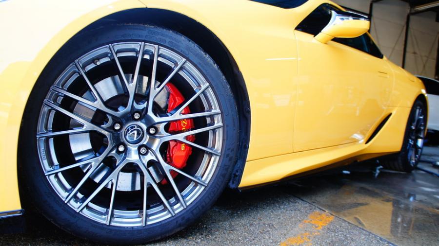 レクサスLC500　キャリパー塗装　COLOR:#001 Italian losso solid