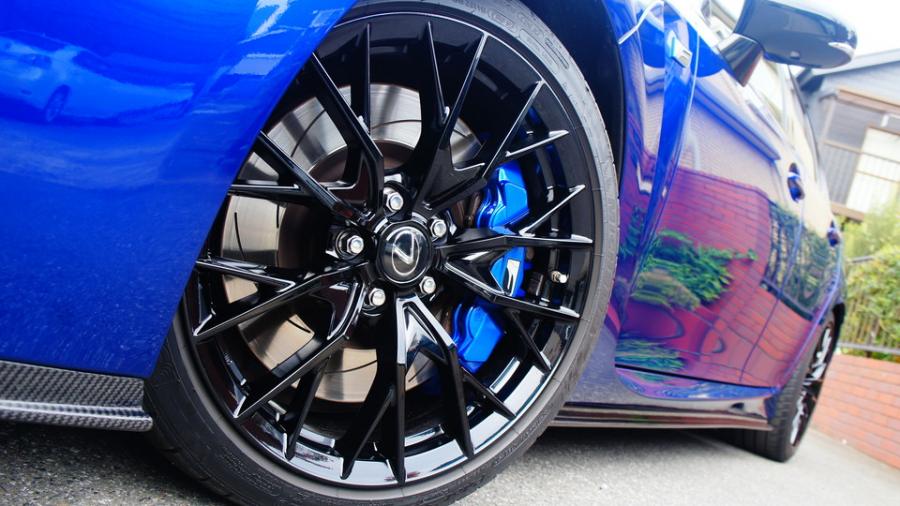 キャリパー塗装施工事例：レクサスGS-F　キャリパー塗装　COLOR:#1115 Deep marine blue　純正ホイール塗装グロスブラック IMG20_1867_ByoPbv_sub8.jpg