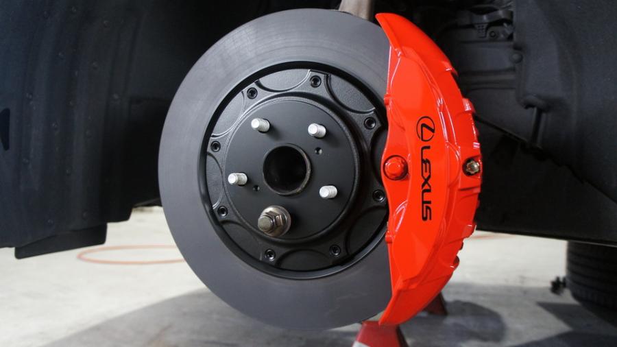 キャリパー塗装施工事例：レクサスLC500　キャリパー塗装　COLOR:#001 Italian losso solid　ローター塗装　COLOR:#1114 Deep coal black matte IMG20_1878_SFNi61_sub1.jpg