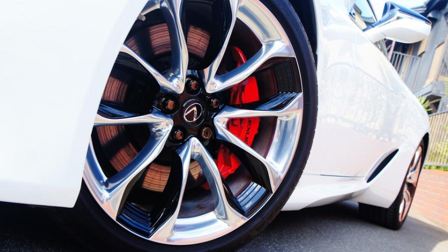 キャリパー塗装施工事例：レクサスLC500　キャリパー塗装　COLOR:#001 Italian losso solid　ローター塗装　COLOR:#1114 Deep coal black matte IMG20_1878_SFNi61_sub3.jpg